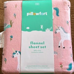 Pillowfort Full Size Unicorn Flannel Sheet